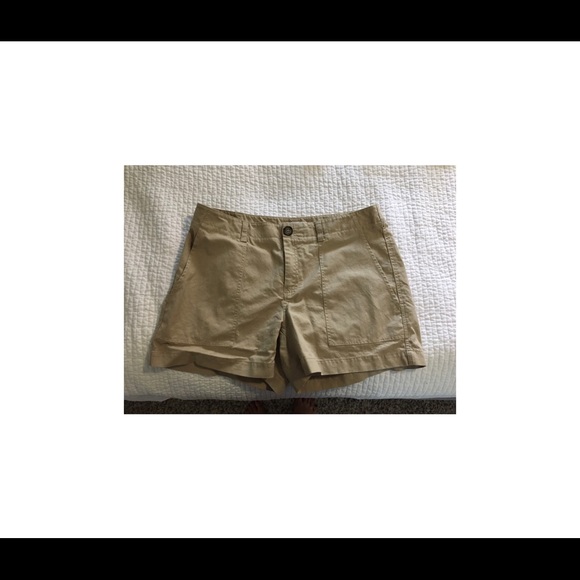 Nordstrom Signature khaki shorts size 6 - Picture 1 of 3